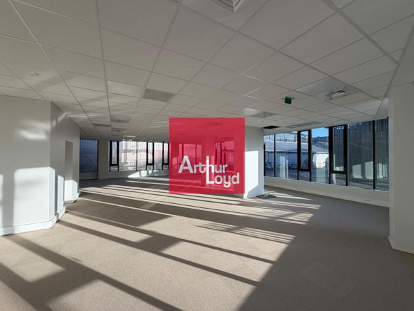 Bureaux à louer à Grenoble dans immeuble neuf avec grandes terrasses