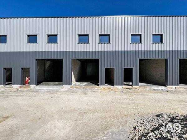 Location local d’activité 162 m² Saint-Pierre-du-Perray