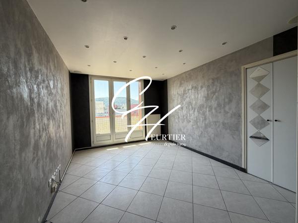 ECHIROLLES Appartement T3 DERNIER ETAGE