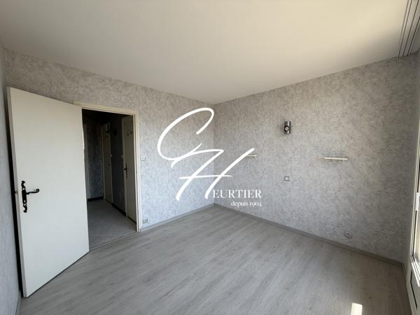 ECHIROLLES Appartement T3 DERNIER ETAGE