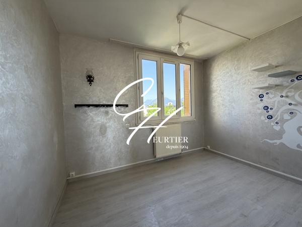 ECHIROLLES Appartement T3 DERNIER ETAGE