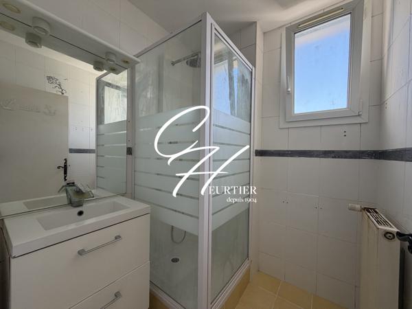 ECHIROLLES Appartement T3 DERNIER ETAGE