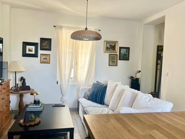 VIARMES_T2 de 35,5 m² avec cour et parking