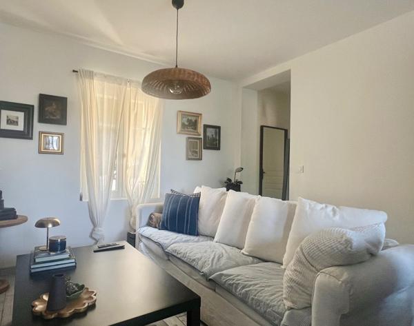 VIARMES_T2 de 35,5 m² avec cour et parking