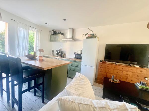 VIARMES_T2 de 35,5 m² avec cour et parking