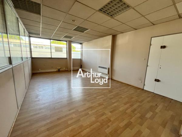 Bureaux avec ateliers à louer à Nîmes quartier Ville Active parking