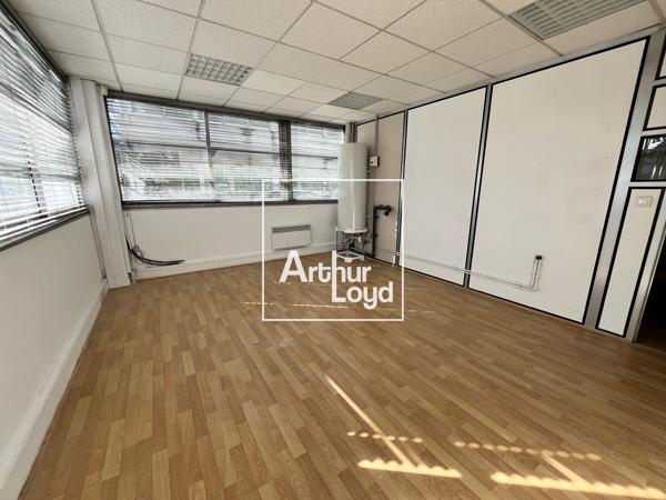 Bureaux avec ateliers à louer à Nîmes quartier Ville Active parking