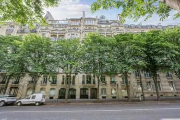 Bureaux à vendre ou à louer à PARIS 75016