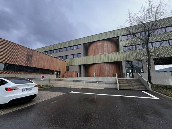 BUREAUX à LOUER de 690 m²