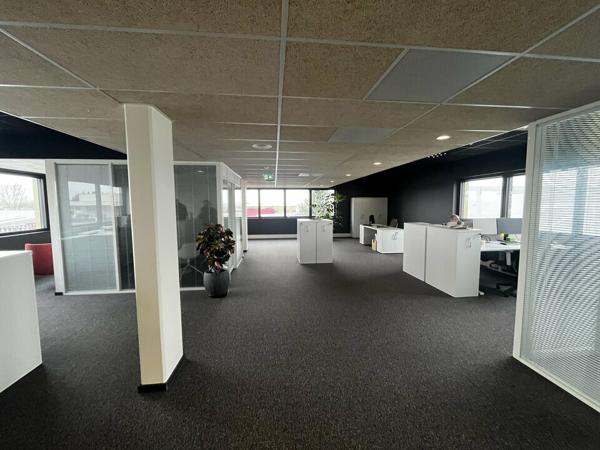 BUREAUX à LOUER de 690 m²