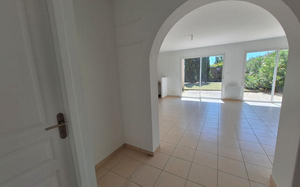 Maison à vendre    4 pièces •  Médis