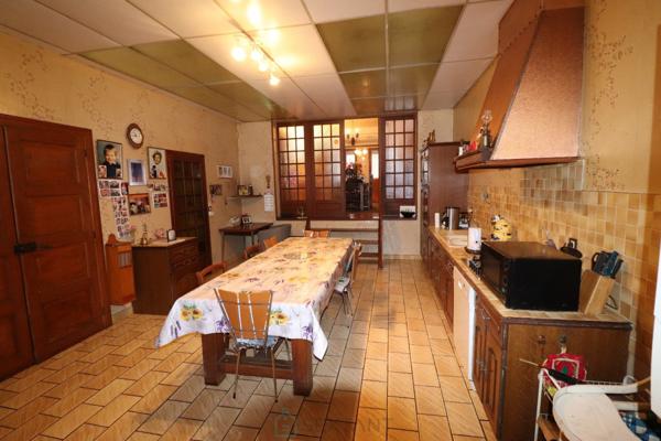 Maison en pierre mitoyenne à Inor