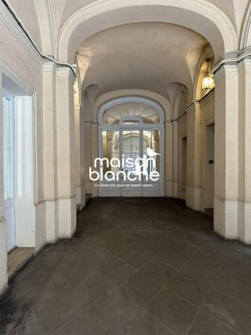 Bordeaux Plein Centre, En face du Jardin de la Mairie:Très beau T3 meublé avec parking!LIBRE