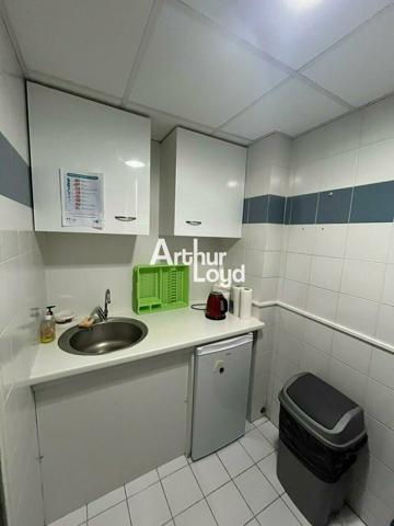 BUREAUX A LOUER POSSIBLE ERP SUR NICE OUEST A L'ARENAS AVEC 6 PLACES DE PARKINGS