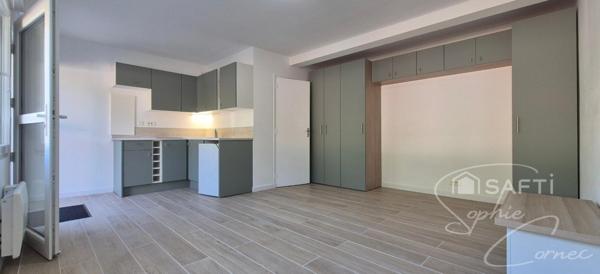 Studio en rez-de-chaussée avec parking privé