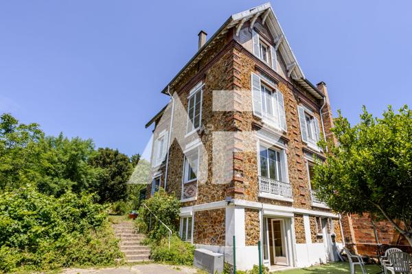 BRANCAS - Maison de caractère au coeur de la Rive Droite 1 850 000 € **  - Référence  682-S