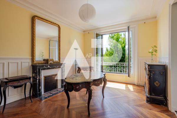 BRANCAS - Maison de caractère au coeur de la Rive Droite 1 850 000 € **  - Référence  682-S