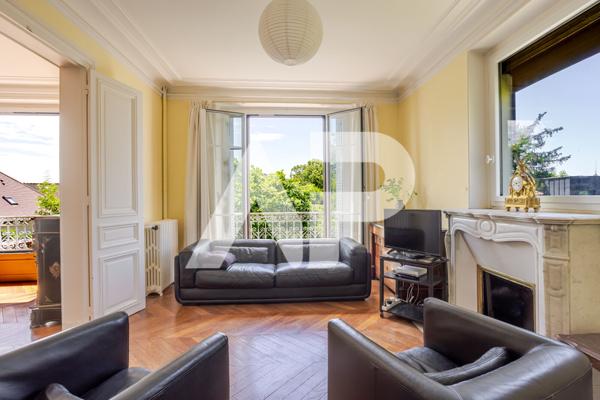 BRANCAS - Maison de caractère au coeur de la Rive Droite 1 850 000 € **  - Référence  682-S