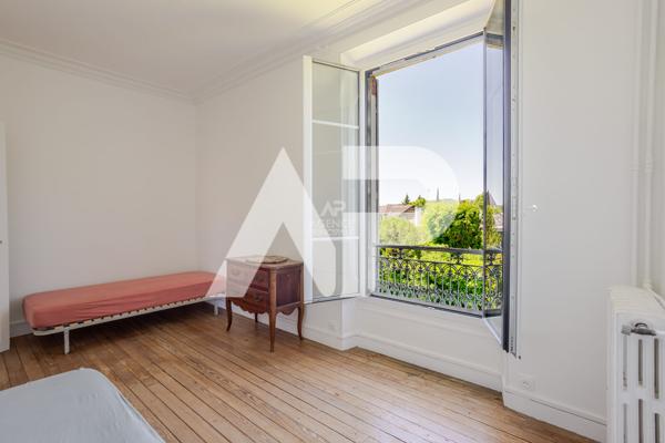 BRANCAS - Maison de caractère au coeur de la Rive Droite 1 850 000 € **  - Référence  682-S
