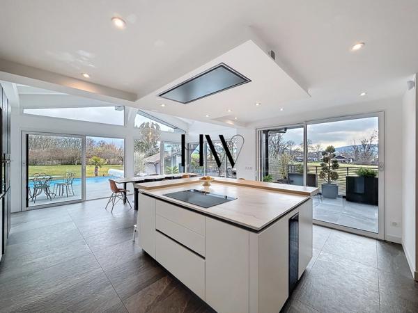 Maison de standing à vendre 14 pièces - 437 m2 - ANTHY SUR LEMAN (74)