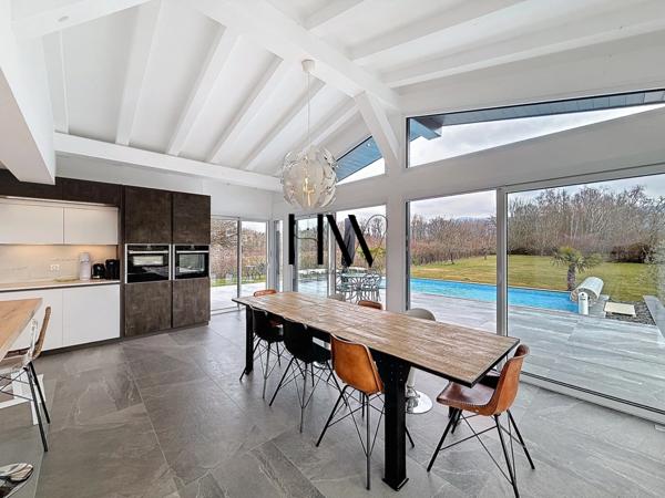 Maison de standing à vendre 14 pièces - 437 m2 - ANTHY SUR LEMAN (74)