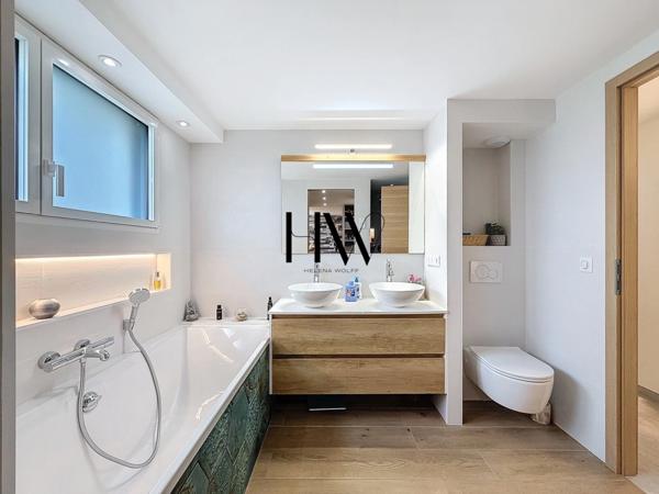 Maison de standing à vendre 14 pièces - 437 m2 - ANTHY SUR LEMAN (74)