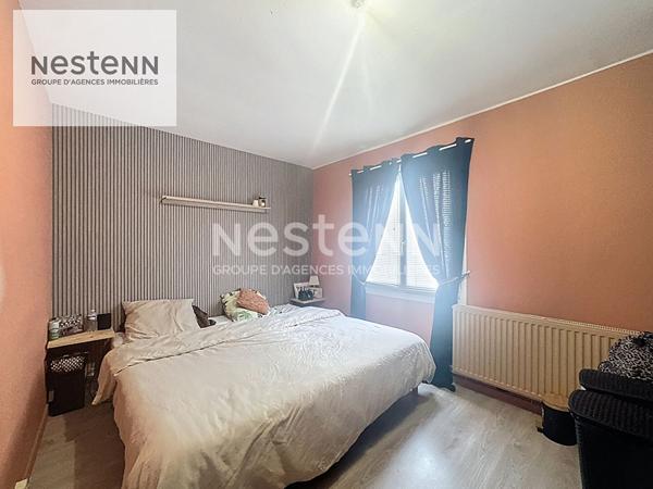 Maison moderne et chaleureuse de 120 m² à Marck comprenant 4 chambres spacieuses, un jardin et un double garage.