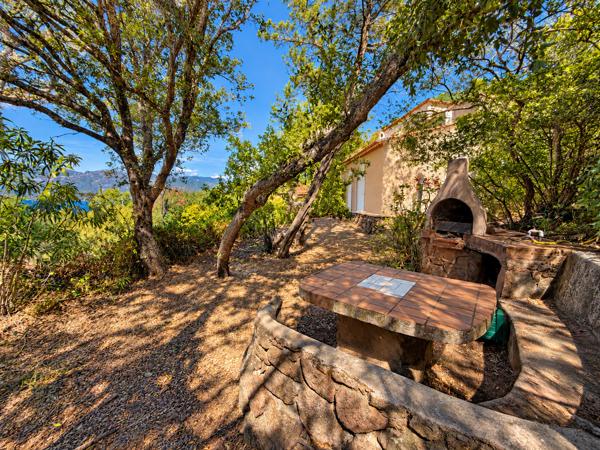 PORTO-VECCHIO – BELLE VILLA AU CALME AVEC VUE MER ET ENVIRONNEMENT VERDOYANT