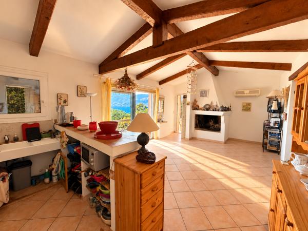 PORTO-VECCHIO – BELLE VILLA AU CALME AVEC VUE MER ET ENVIRONNEMENT VERDOYANT