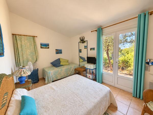 PORTO-VECCHIO – BELLE VILLA AU CALME AVEC VUE MER ET ENVIRONNEMENT VERDOYANT