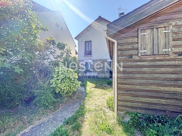 MAISON A VENDRE A MORANGIS, SECTEUR PAVILLONNAIRE PROCHE DE LA PLACE DE L'AVENIR, DES COMMERCES ET DU BUS 299, 492, 399.