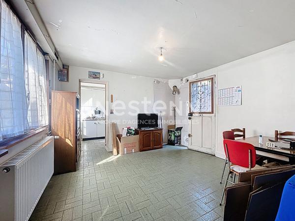 MAISON A VENDRE A MORANGIS, SECTEUR PAVILLONNAIRE PROCHE DE LA PLACE DE L'AVENIR, DES COMMERCES ET DU BUS 299, 492, 399.