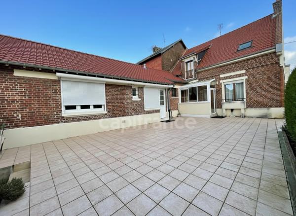 MAISON INDIVIDUELLE 4 CHAMBRES ET 3 GARAGES