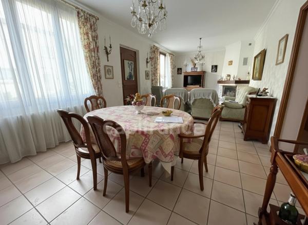 MAISON INDIVIDUELLE 4 CHAMBRES ET 3 GARAGES