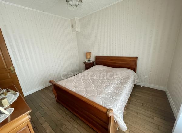 MAISON INDIVIDUELLE 4 CHAMBRES ET 3 GARAGES