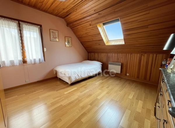 MAISON INDIVIDUELLE 4 CHAMBRES ET 3 GARAGES