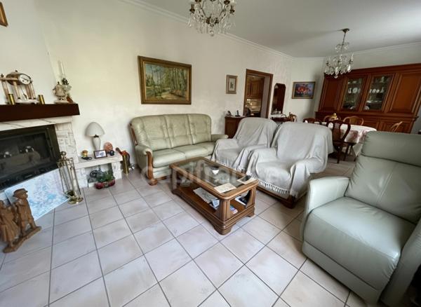 MAISON INDIVIDUELLE 4 CHAMBRES ET 3 GARAGES