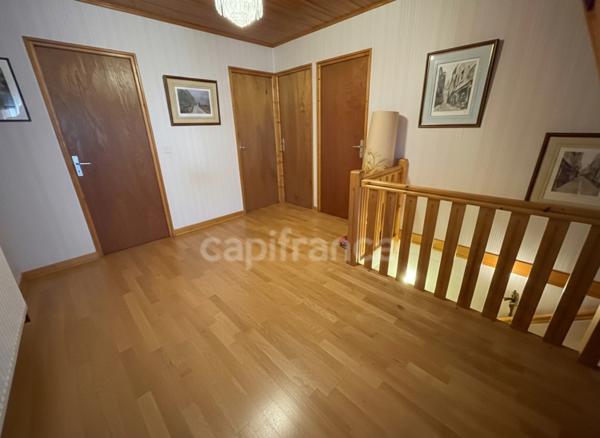 MAISON INDIVIDUELLE 4 CHAMBRES ET 3 GARAGES