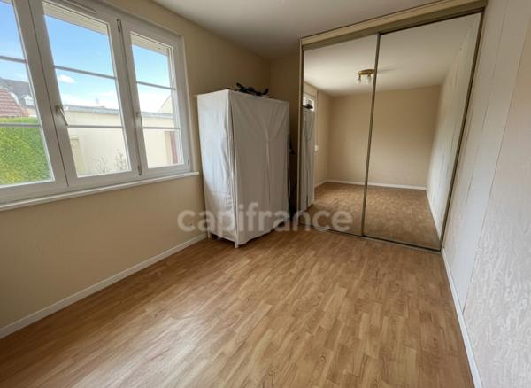 MAISON INDIVIDUELLE 4 CHAMBRES ET 3 GARAGES