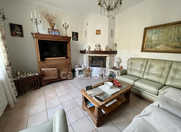 MAISON INDIVIDUELLE 4 CHAMBRES ET 3 GARAGES