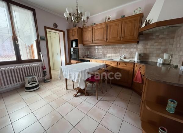 MAISON INDIVIDUELLE 4 CHAMBRES ET 3 GARAGES