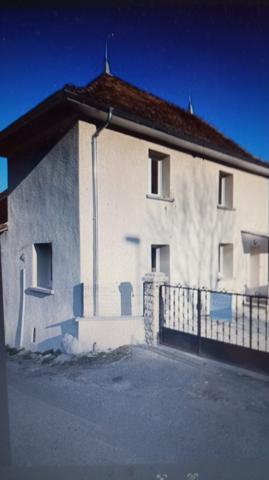 Yenne (73170) 10 MINUTES DE YENNE MAISON DE TYPE 3 SUR 470 M² ENVIRON DE TERRAIN