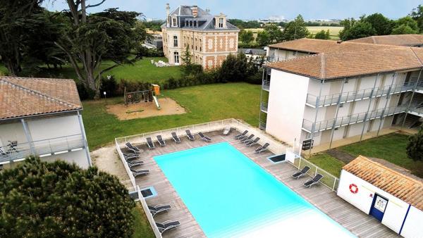 INVESTISSEMENT LOCATIF – LA ROCHELLE (LAGORD) – Résidence de tourisme Vacanceole Le Domaine du Château – 7% de rentabilité