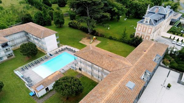 INVESTISSEMENT LOCATIF – LA ROCHELLE (LAGORD) – Résidence de tourisme Vacanceole Le Domaine du Château – 7% de rentabilité