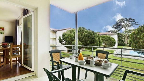 INVESTISSEMENT LOCATIF – LA ROCHELLE (LAGORD) – Résidence de tourisme Vacanceole Le Domaine du Château – 7% de rentabilité