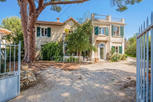 Maison à vendre 7 pièces LA CIOTAT CLOS DES PLAGES (13) TERRAIN 900 m2 Piscine