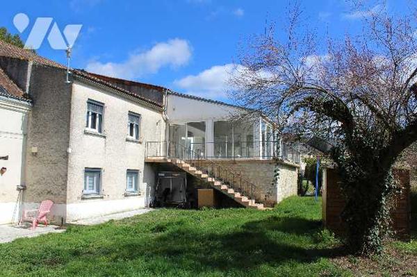 Maison d'habitation avec piscine
