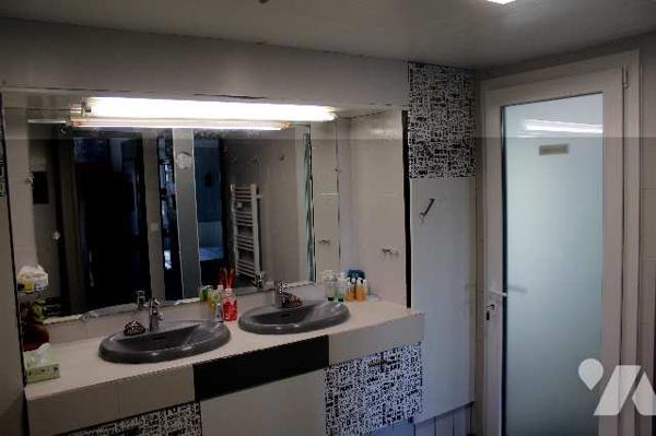 Maison d'habitation avec piscine