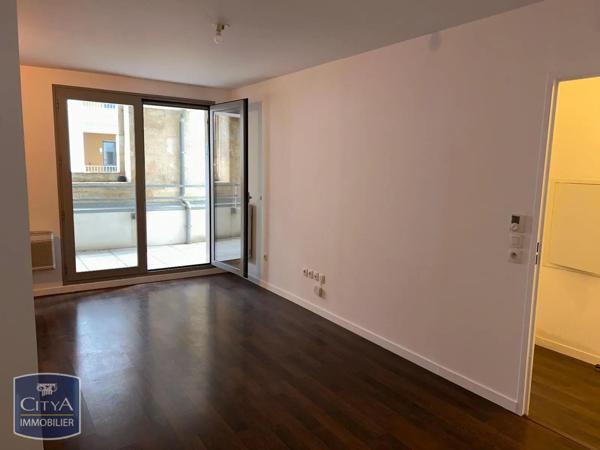 Appartement à louer 2 pièces 45.3m² Bordeaux (33300)