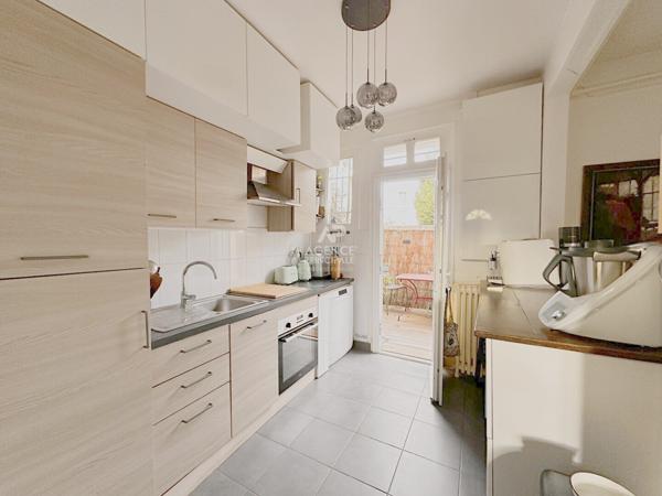 CHAVILLE - CENTRE Maison 5 pièces, 3 chambres + bureau 579 000 € **  - Référence  675-C
